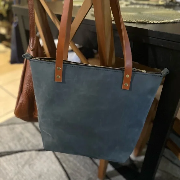 PLG med zip tote in Storm ⛈️ - Picture 2 of 7